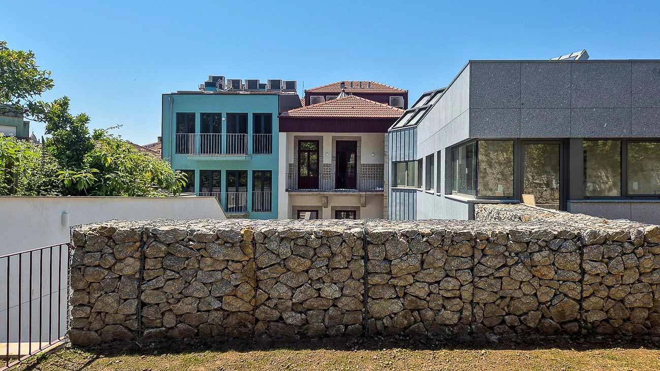 Reabilitação e Ampliação no Bonjardim — 8 apartamentos numa Casa Burguesa do Início do Século XX